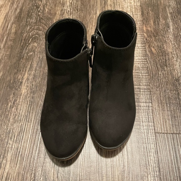 Cat & Jack Black Booties 8 - Picture 2 of 8